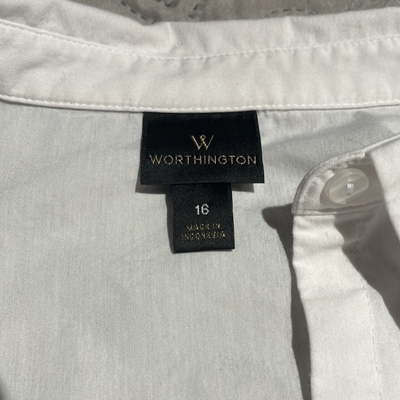 White button down shirt - Picture 3 of 4